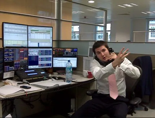Esquema del mercado descentralizado de Forex con múltiples brokers operando en paralelo